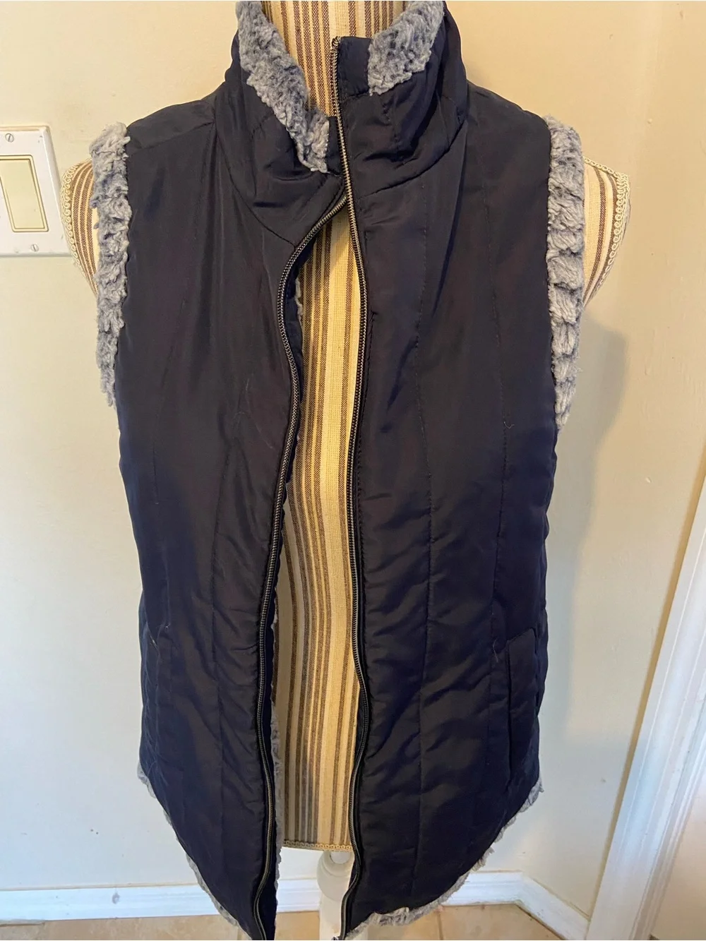 Reversible Sherpa Vest - Grey/Navy